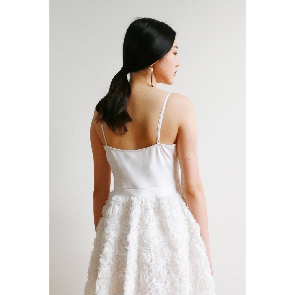 Chelsea | Roses Dress - Picture 2 of 4